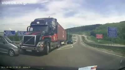 Idiot proves that Volvos automatic emergency braking system works