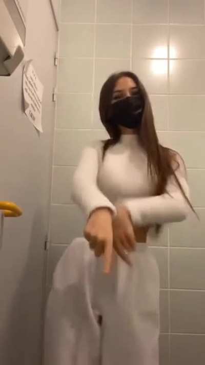 Who is she pls??? Been finding her for 3 months...