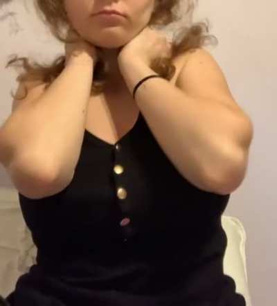 Big tiddie reveal