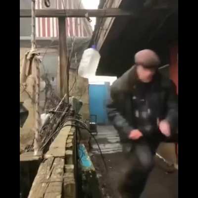 А ну встал и пошёл заниматься, лентяй!
