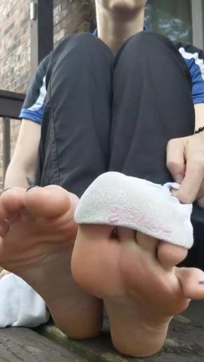 I want you to sit down & smell these sweaty soles
