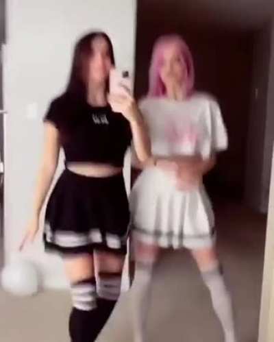 bizde niye böyle cici kızlar yok 😔
