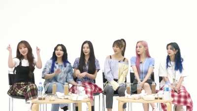 SuA singing a bit of 'Can't get you out of my mind'