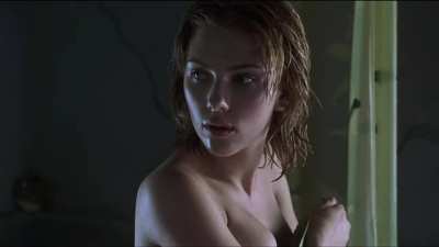 Scarlett Johansson is such a sexy babe