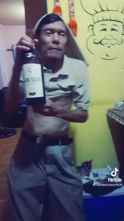 Otra vez el papá del uriel haciendo tik toks bien kawaiis