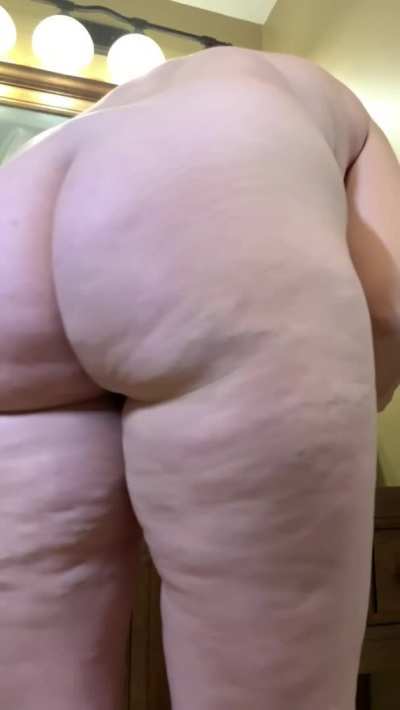 Comment a 👅 if you would eat my ass