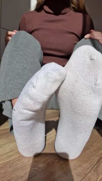 Should we put some oil on my feet?