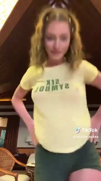 @Skylarraeexx
