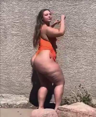 Just got this vid of my sis dancing in the back yard through my window