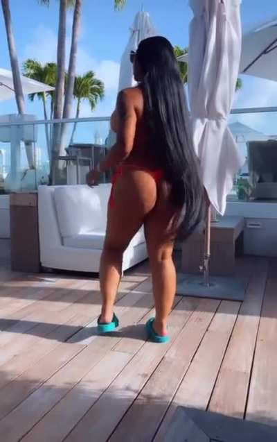 CHEEKS OUT ON A SUNNY DAY