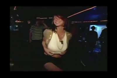 Flashing in da club.