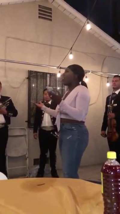 Aunque fue adoptada ¡está afroamericana es Mexicana!