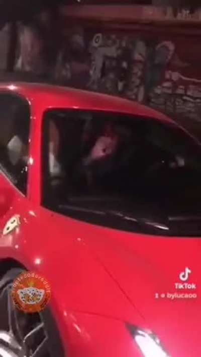 Ué, é pra isso que Ferrari serve