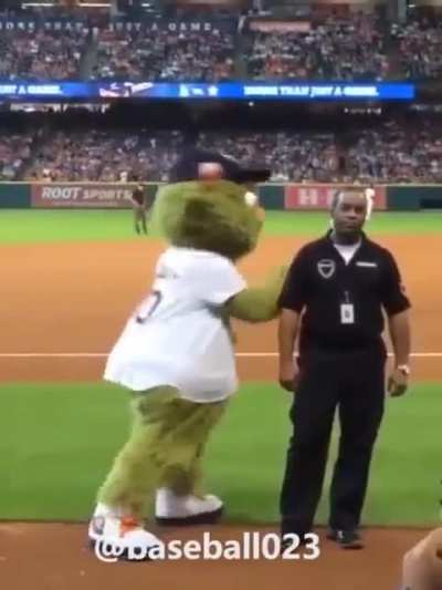 Mascot dance surprise .