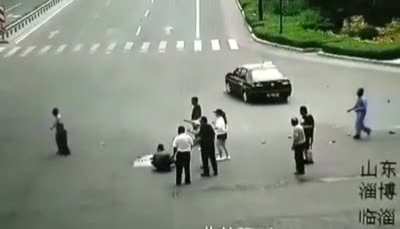Bahtsız bedeviyi çölde kutup ayıları sikerken.