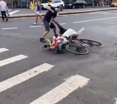 Guy spews anti-asian hate in Chinatown and gets served justice