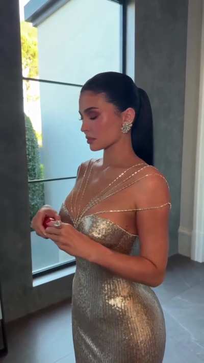 Kylie ready for 83rd Annual Golden Globes - IG January 2026