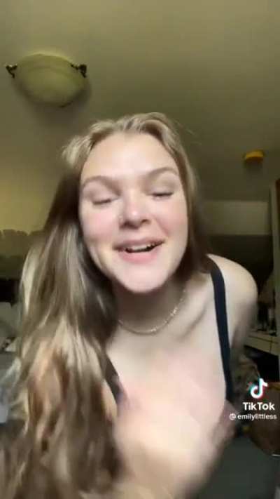Emily looking bomb