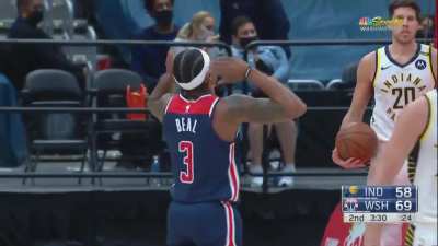 [Highlight] Westbrook with a full-court assist to Beal. Westbrook is up to 12 assists in the game, with three minutes left in the first half