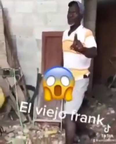 🐓🧑🏿‍🦳