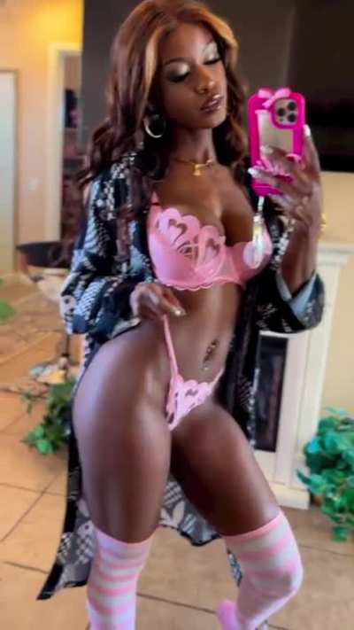 Jezabel Vessir (@rea<wbr>lnake<wbr>dprin<wbr>cessj<wbr>v)