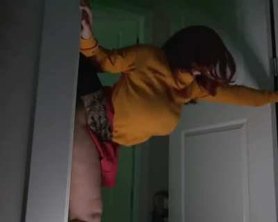 Velma gets caught by a monster (bigh<wbr>titty<wbr>gothe<wbr>gg) [Scooby-Doo]
