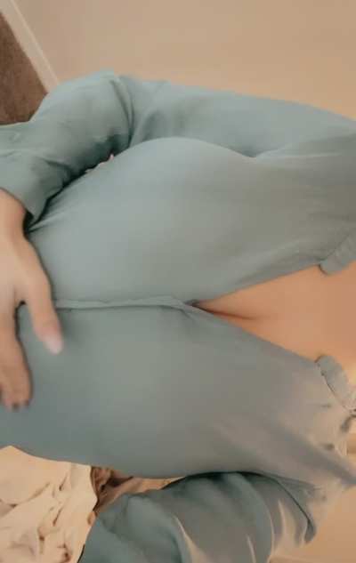 Some days I try to wear a minimizing bra to work to help hide these massive DDD’s on my 5’1 105 pound frame