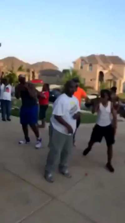 Family’s reaction after blind uncle hits a free throw on his first attempt