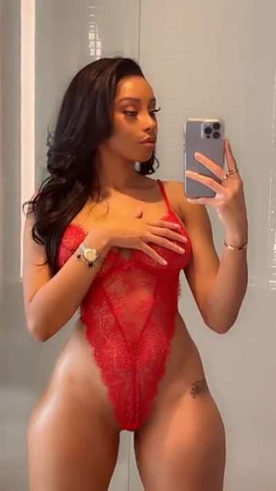 Nekisha Taneil (@nik<wbr>ki_c_<wbr>lavie<wbr>)