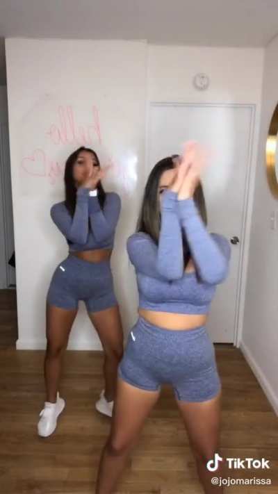JoJo and Faryn shaking their stuff