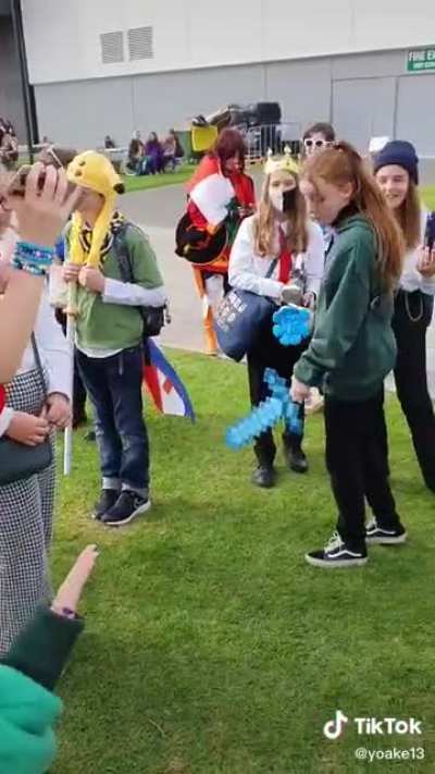Cringy Dream stans singing Mask badly in public