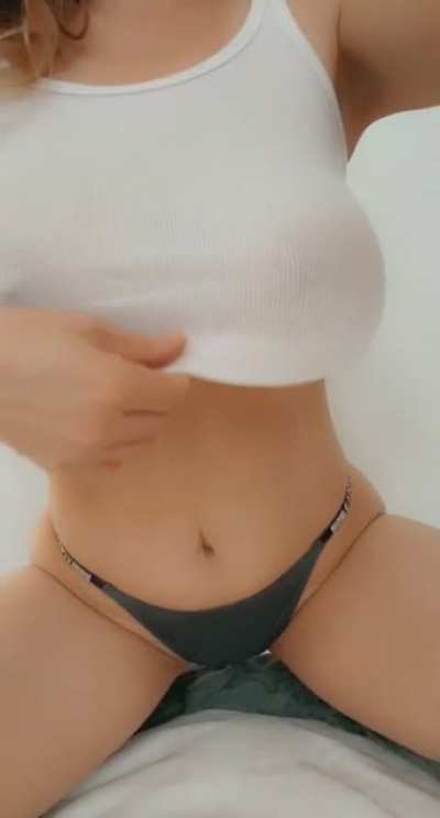 [F] 40 something 😉 Can I be your milfie type?