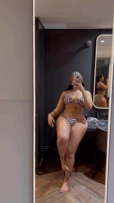Thick hotties