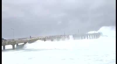 വലിയതുറ കടൽപാലം