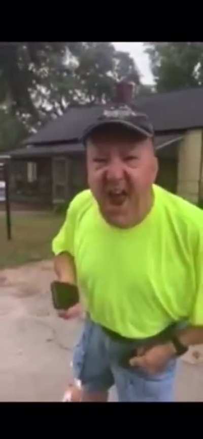 Racist man says George Floyd is a good “n*gger” because he’s dead. Tries to assault the guy filming.