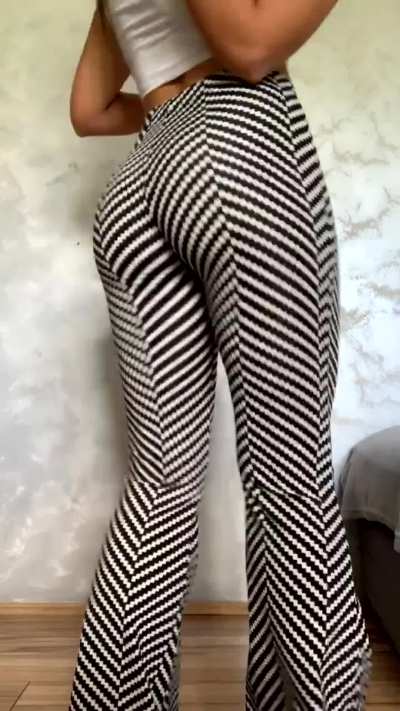 Ass clap in tights