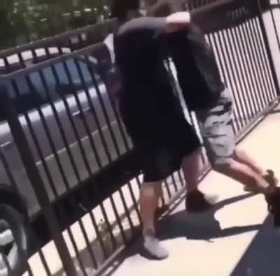 Bully gets rekt😱