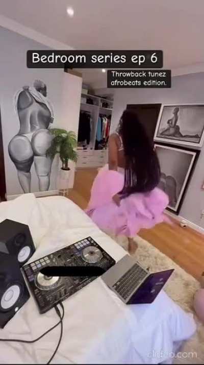 🎛🩷🍑🍑