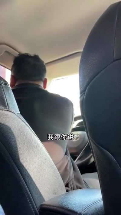 小伙坐网约<wbr>车和司机谈<wbr>论股市股票<wbr>，打消了小<wbr>伙想跑步进<wbr>场的念头，<wbr>司机这一番<wbr>番话颇有道<wbr>理！