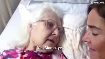 Alzheimer's Mama suddenly recognises her daughter