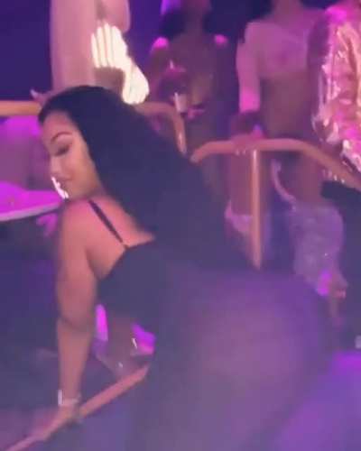 stroking this bbc to her thot ass wtf 😒