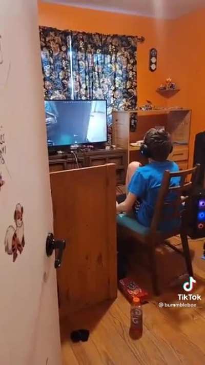This 12-year-old boy calls out homophobia while playing video games and it's amazing