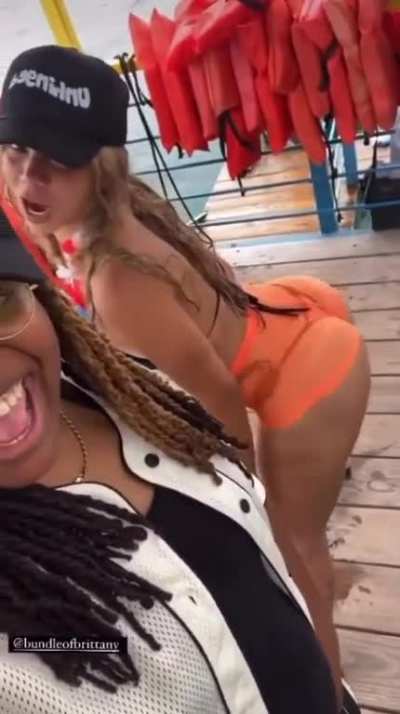 Britt<wbr>anyâ<wbr>s Bubble Booty ð