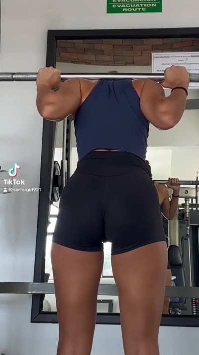 @surfergirl921 squats in shorts