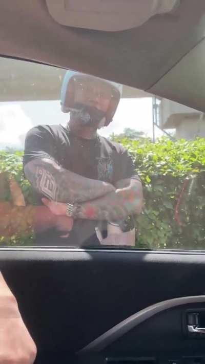 中国不光治<wbr>安差，汽车<wbr>质量也差，<wbr>玻璃一碰就<wbr>碎