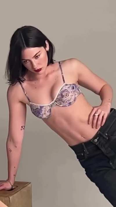 Gracie Abrams
