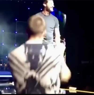 Overexcited fan finally meets Hugh Jackman and can’t control himself!