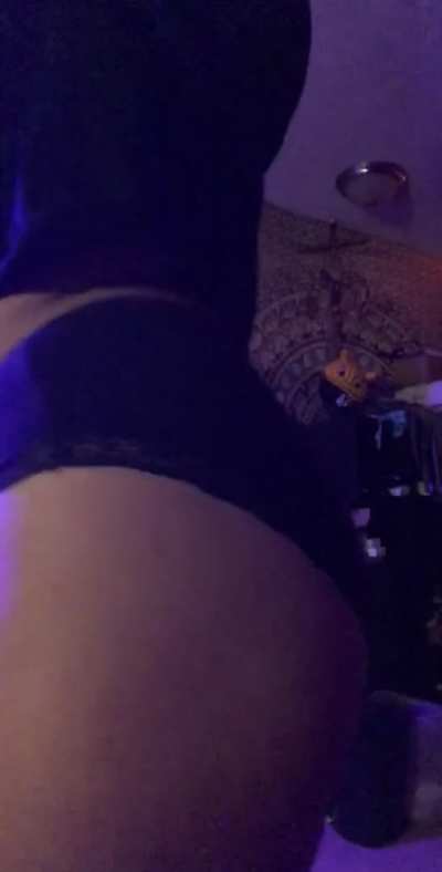 Lemme be your [f]avorite submissive goth booty toy🖤🍑<wbr>😈