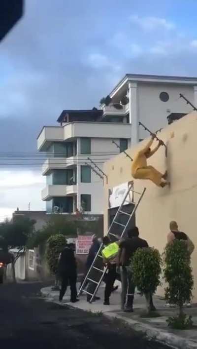 Thief is caught red-handed