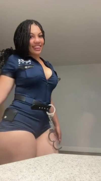 Police offic<wbr>er🤷🏾‍<wbr>♂️